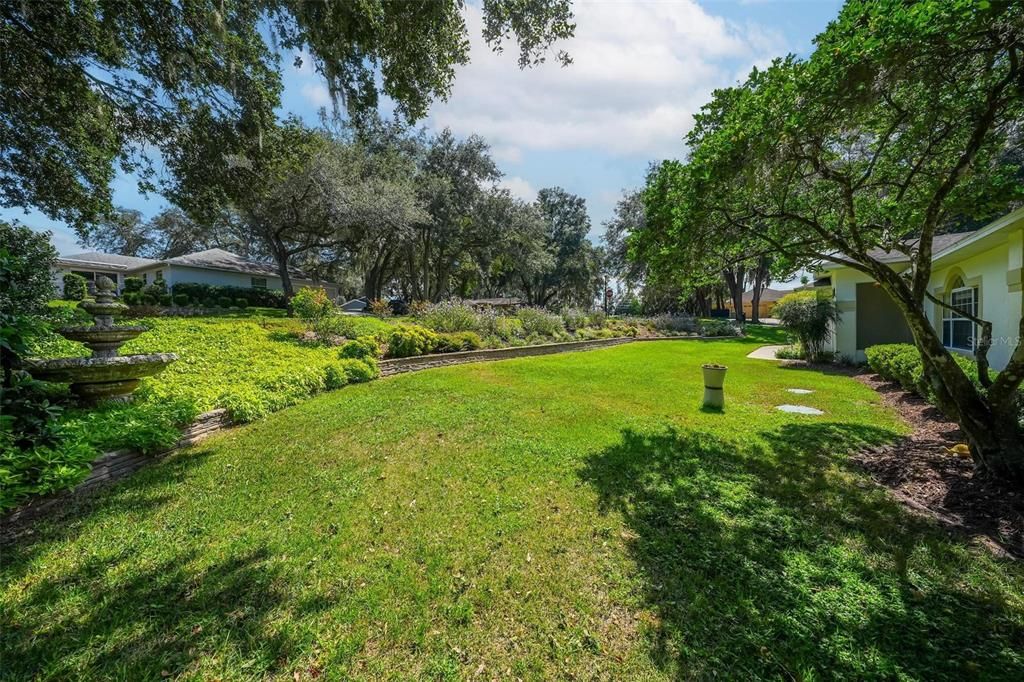 For Sale: $350,000 (3 beds, 2 baths, 1601 Square Feet)