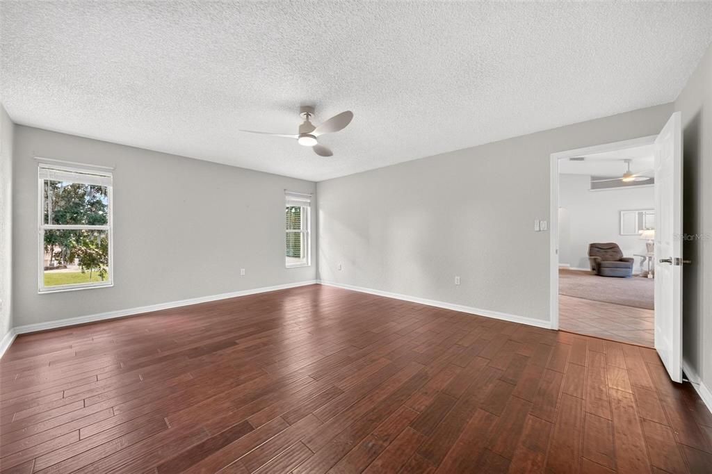 For Sale: $350,000 (3 beds, 2 baths, 1601 Square Feet)