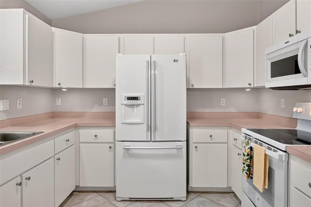 For Sale: $350,000 (3 beds, 2 baths, 1601 Square Feet)