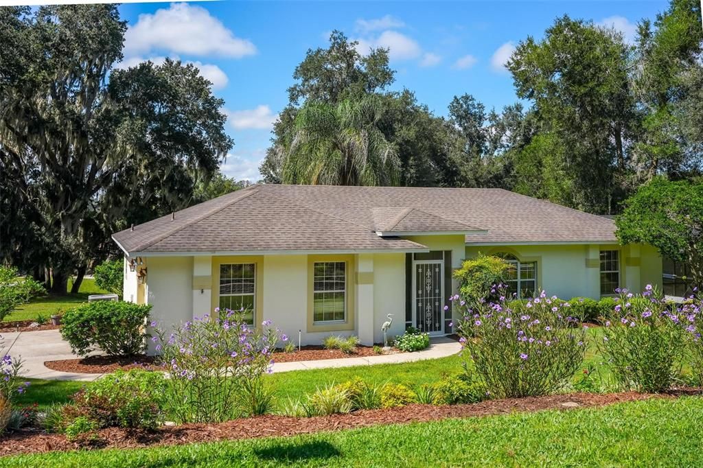 For Sale: $350,000 (3 beds, 2 baths, 1601 Square Feet)