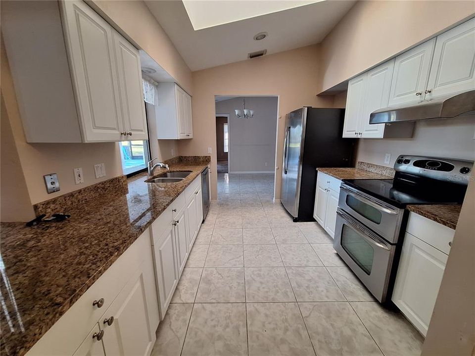 En Renta: $2,350 (4 camas, 2 baños, 2072 Pies cuadrados)