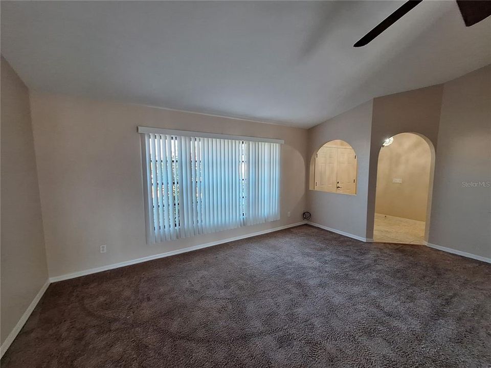 En Renta: $2,350 (4 camas, 2 baños, 2072 Pies cuadrados)