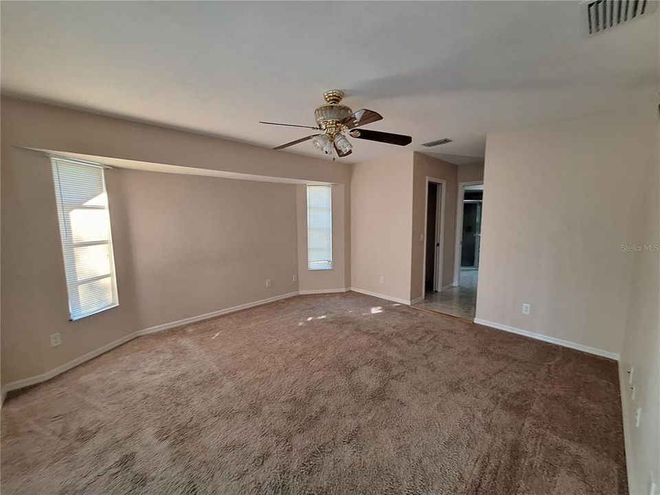 En Renta: $2,350 (4 camas, 2 baños, 2072 Pies cuadrados)