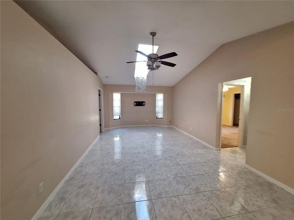 En Renta: $2,350 (4 camas, 2 baños, 2072 Pies cuadrados)