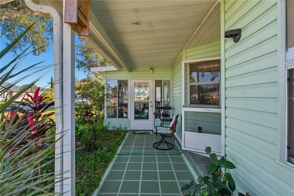 合同活跃: $269,900 (2 贝兹, 2 浴室, 1558 平方英尺)