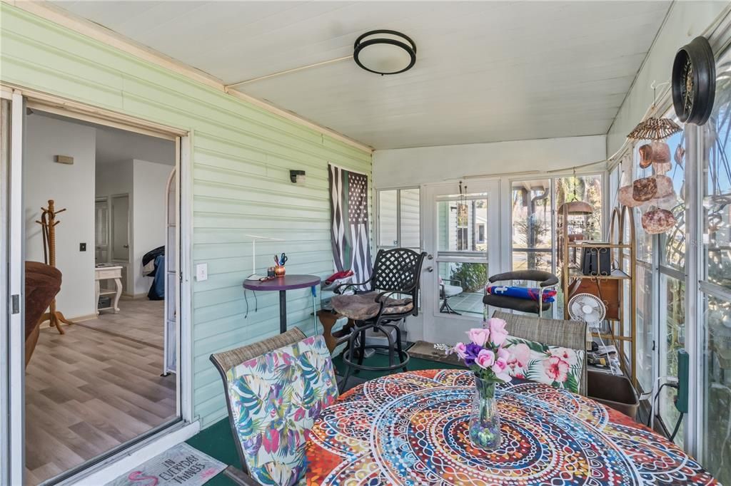 合同活跃: $269,900 (2 贝兹, 2 浴室, 1558 平方英尺)