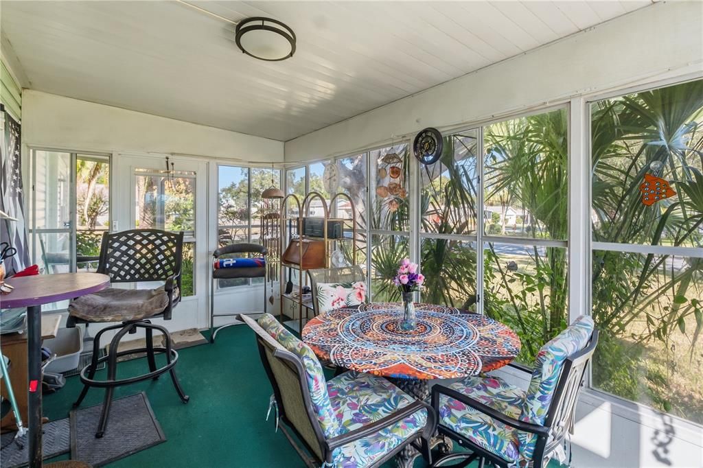 合同活跃: $269,900 (2 贝兹, 2 浴室, 1558 平方英尺)