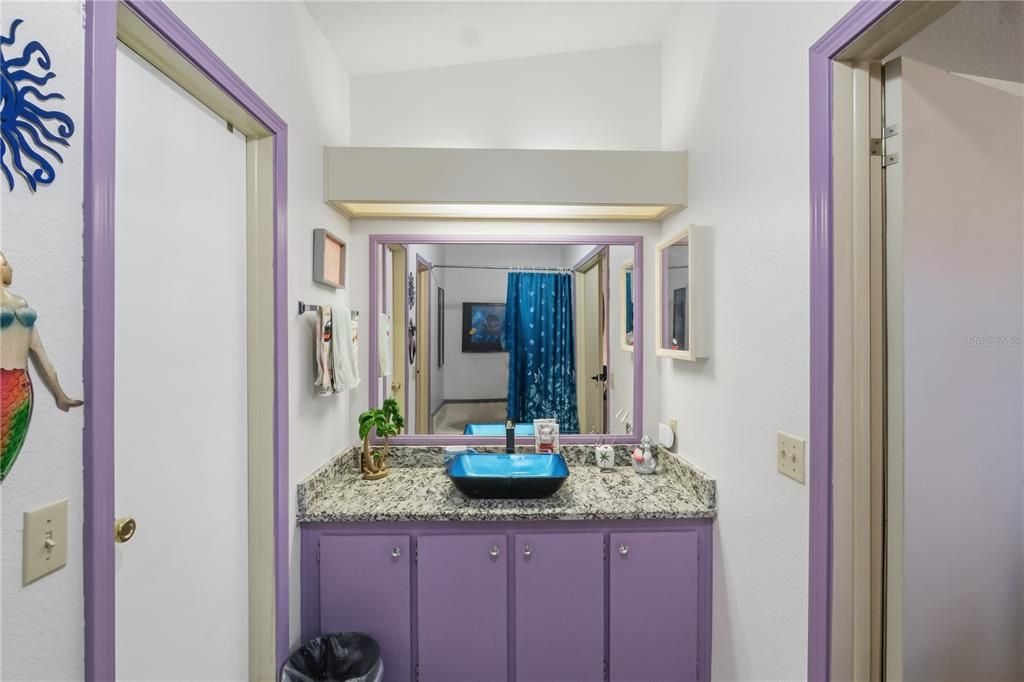 合同活跃: $269,900 (2 贝兹, 2 浴室, 1558 平方英尺)