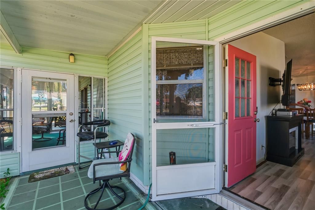 合同活跃: $269,900 (2 贝兹, 2 浴室, 1558 平方英尺)