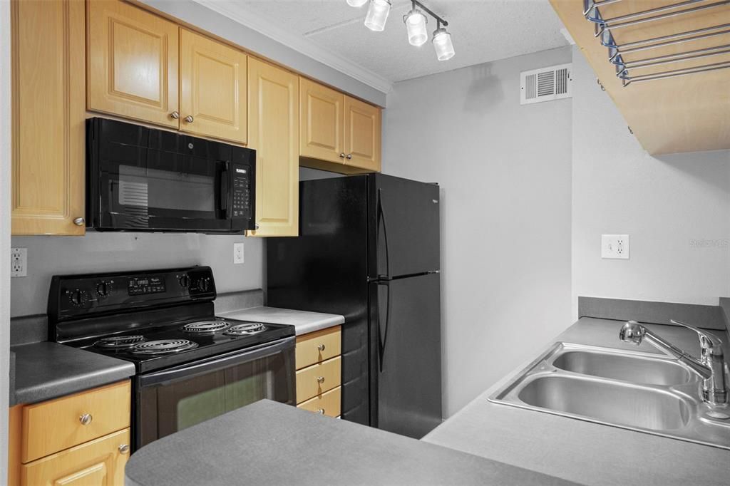 На продажу: $240,000 (2 спален, 2 ванн, 970 Квадратных фут)