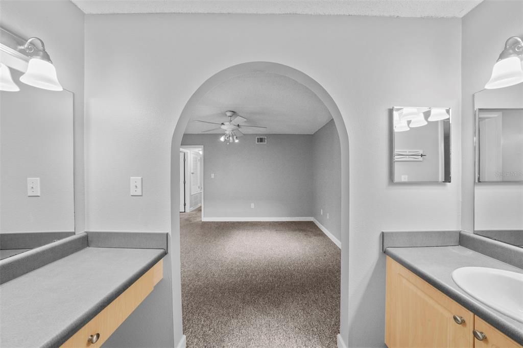 На продажу: $240,000 (2 спален, 2 ванн, 970 Квадратных фут)