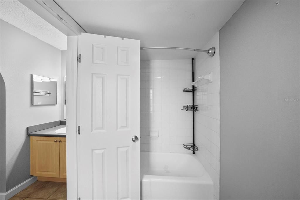 На продажу: $240,000 (2 спален, 2 ванн, 970 Квадратных фут)