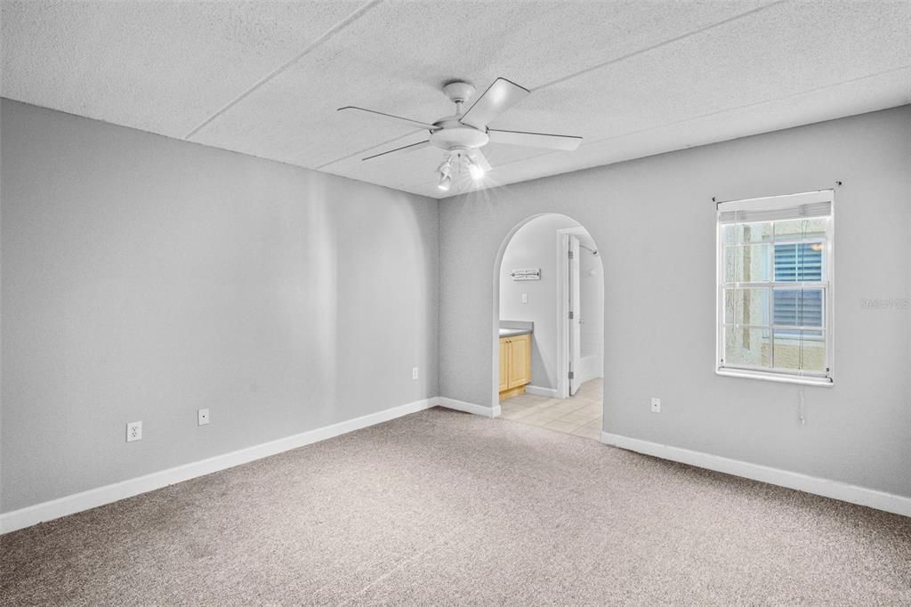 На продажу: $240,000 (2 спален, 2 ванн, 970 Квадратных фут)