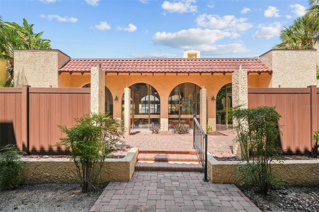 На продажу: $240,000 (2 спален, 2 ванн, 970 Квадратных фут)