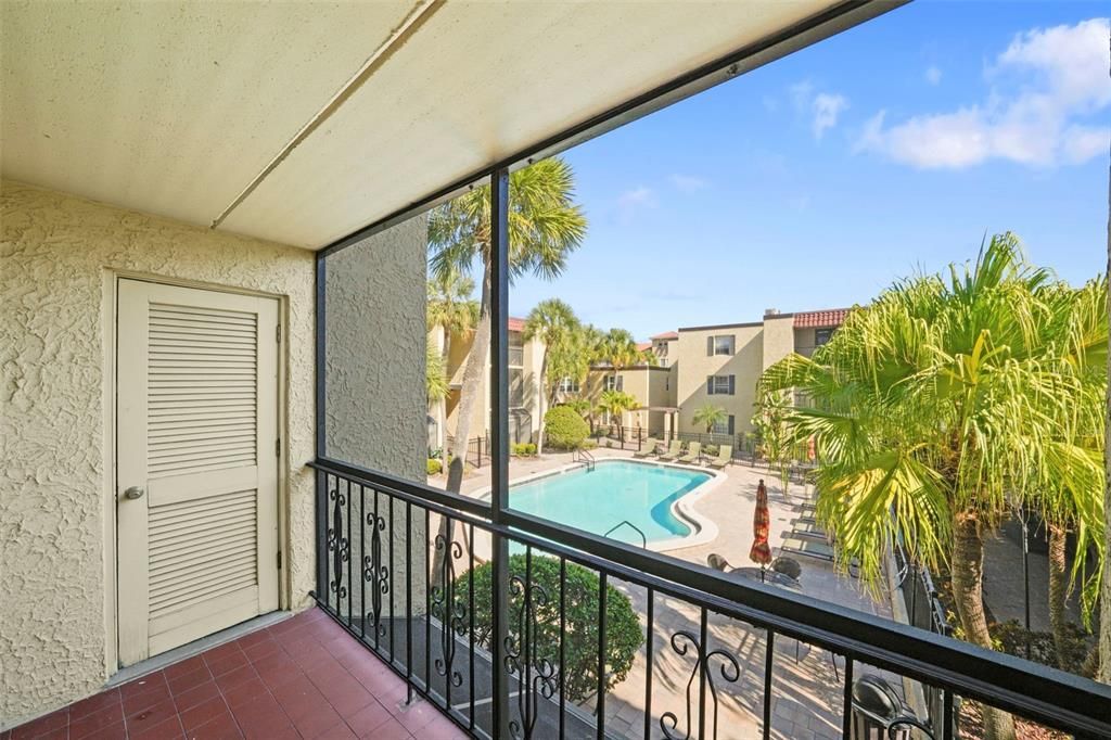 На продажу: $240,000 (2 спален, 2 ванн, 970 Квадратных фут)