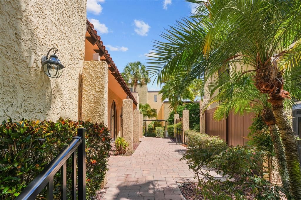 На продажу: $240,000 (2 спален, 2 ванн, 970 Квадратных фут)