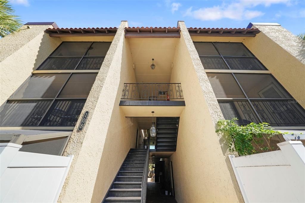 На продажу: $240,000 (2 спален, 2 ванн, 970 Квадратных фут)