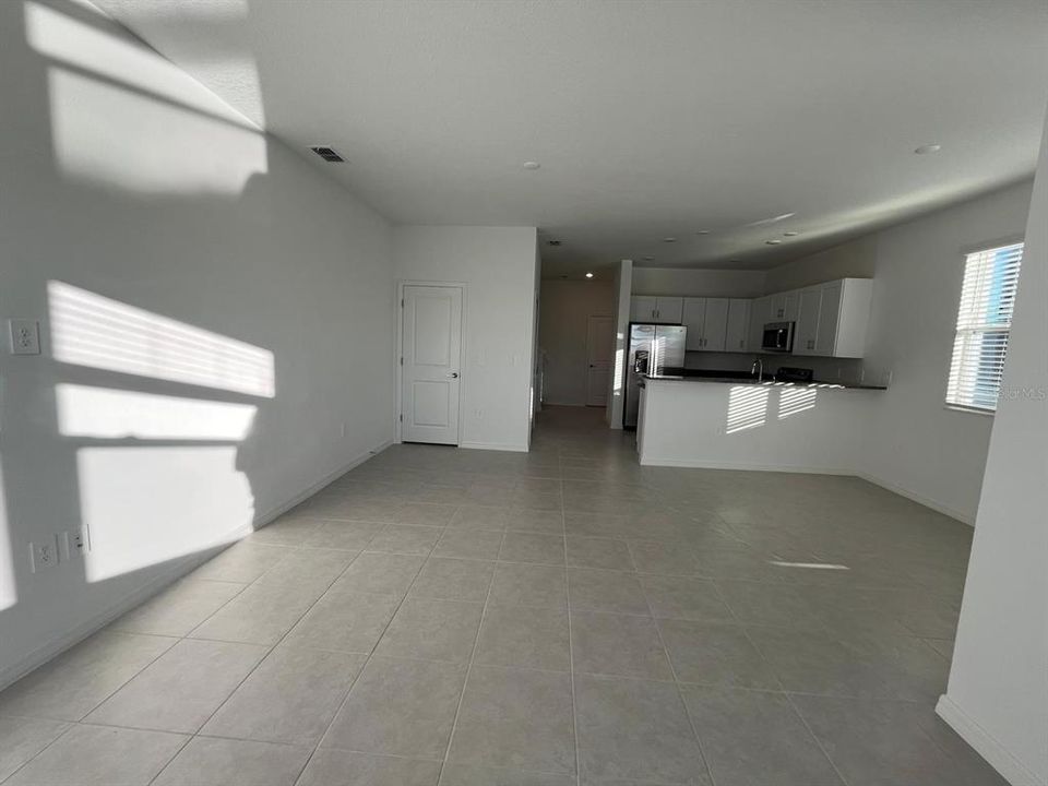 В аренду: $2,200 (3 спален, 2 ванн, 1787 Квадратных фут)