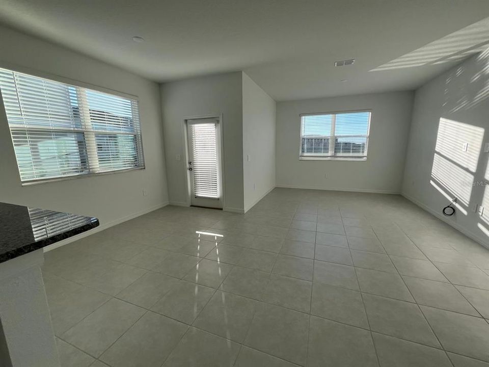 В аренду: $2,200 (3 спален, 2 ванн, 1787 Квадратных фут)