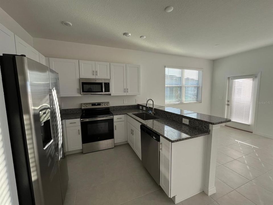 В аренду: $2,200 (3 спален, 2 ванн, 1787 Квадратных фут)