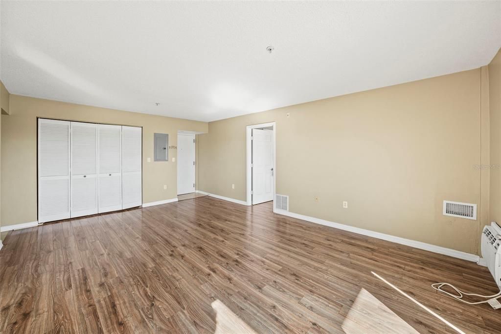 На продажу: $328,000 (2 спален, 2 ванн, 836 Квадратных фут)