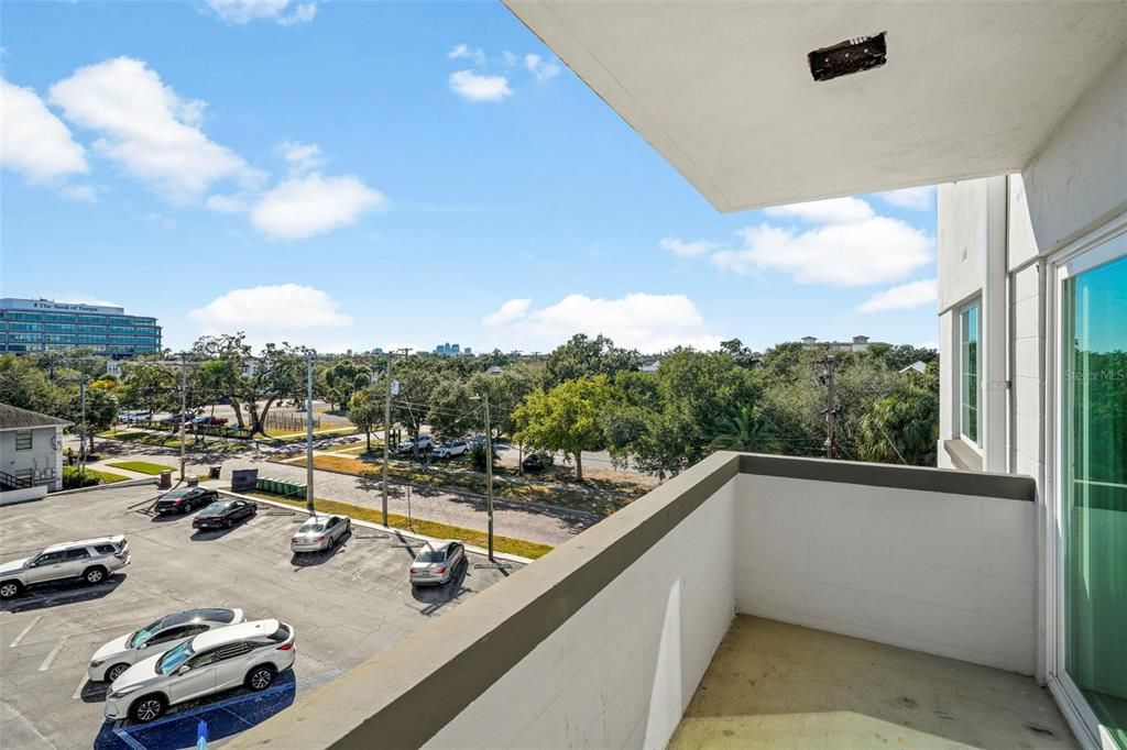 На продажу: $328,000 (2 спален, 2 ванн, 836 Квадратных фут)