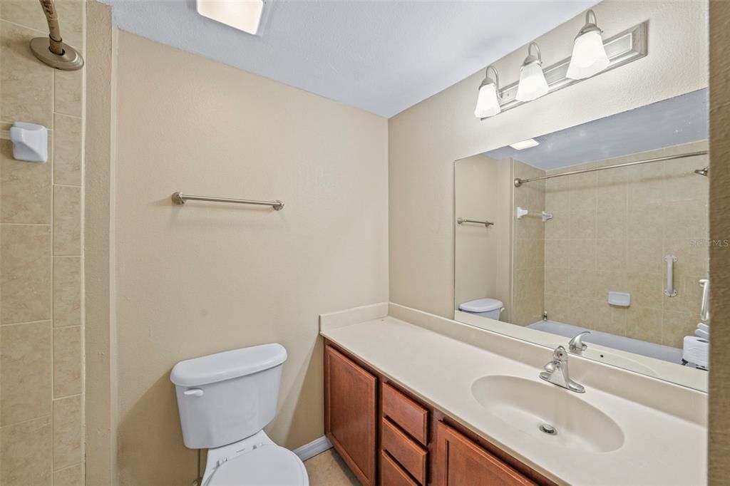 На продажу: $328,000 (2 спален, 2 ванн, 836 Квадратных фут)