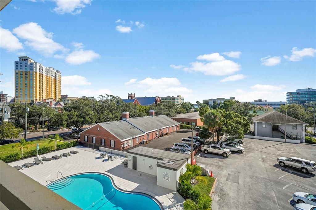 На продажу: $328,000 (2 спален, 2 ванн, 836 Квадратных фут)