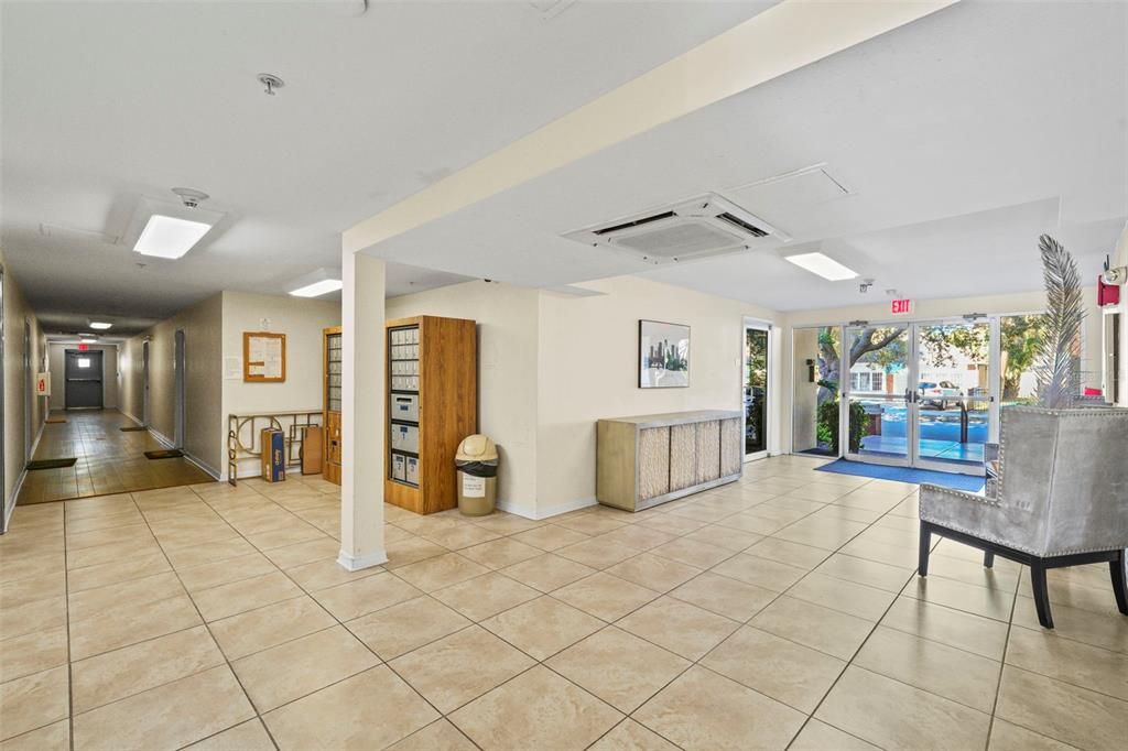 На продажу: $328,000 (2 спален, 2 ванн, 836 Квадратных фут)