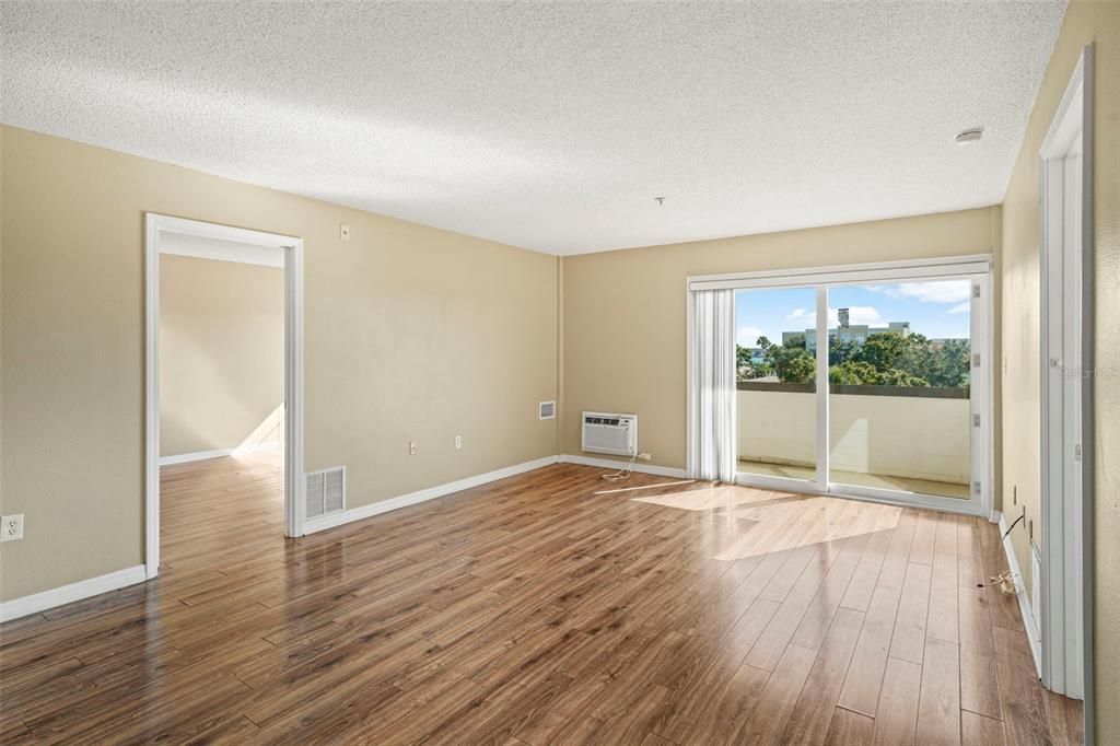 На продажу: $328,000 (2 спален, 2 ванн, 836 Квадратных фут)