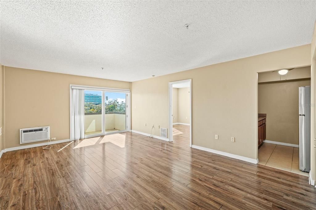 На продажу: $328,000 (2 спален, 2 ванн, 836 Квадратных фут)