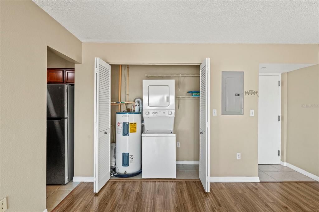 На продажу: $328,000 (2 спален, 2 ванн, 836 Квадратных фут)