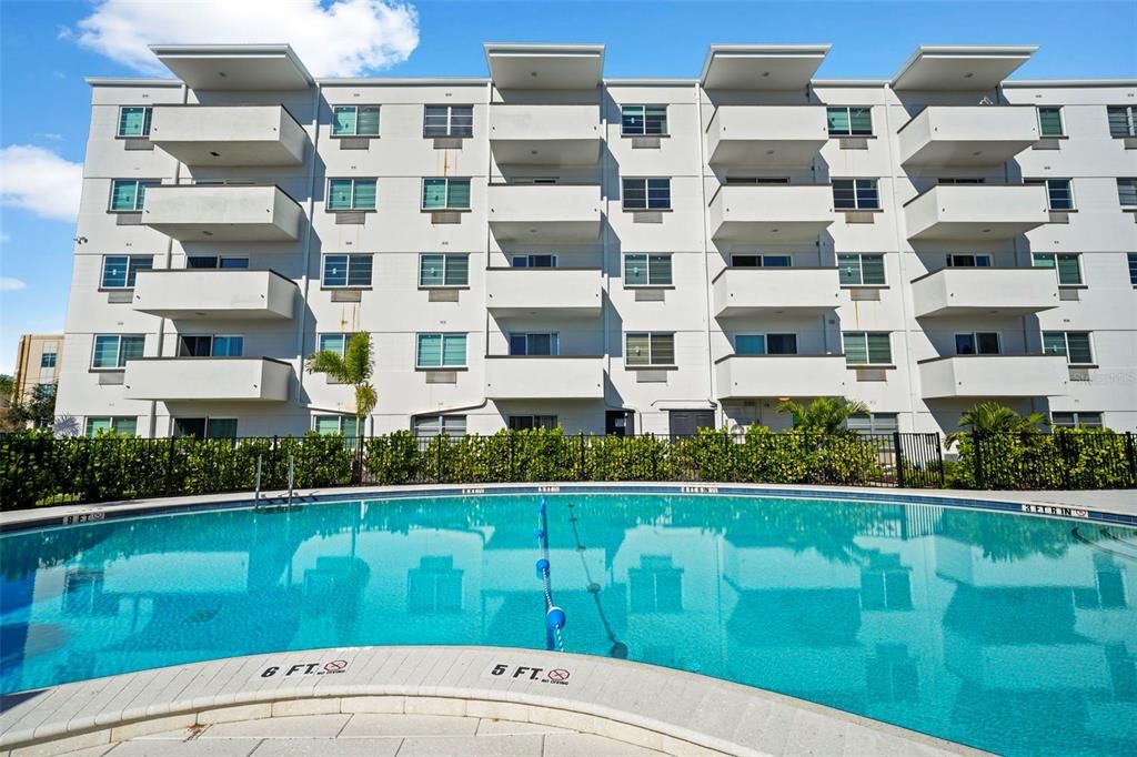 На продажу: $328,000 (2 спален, 2 ванн, 836 Квадратных фут)