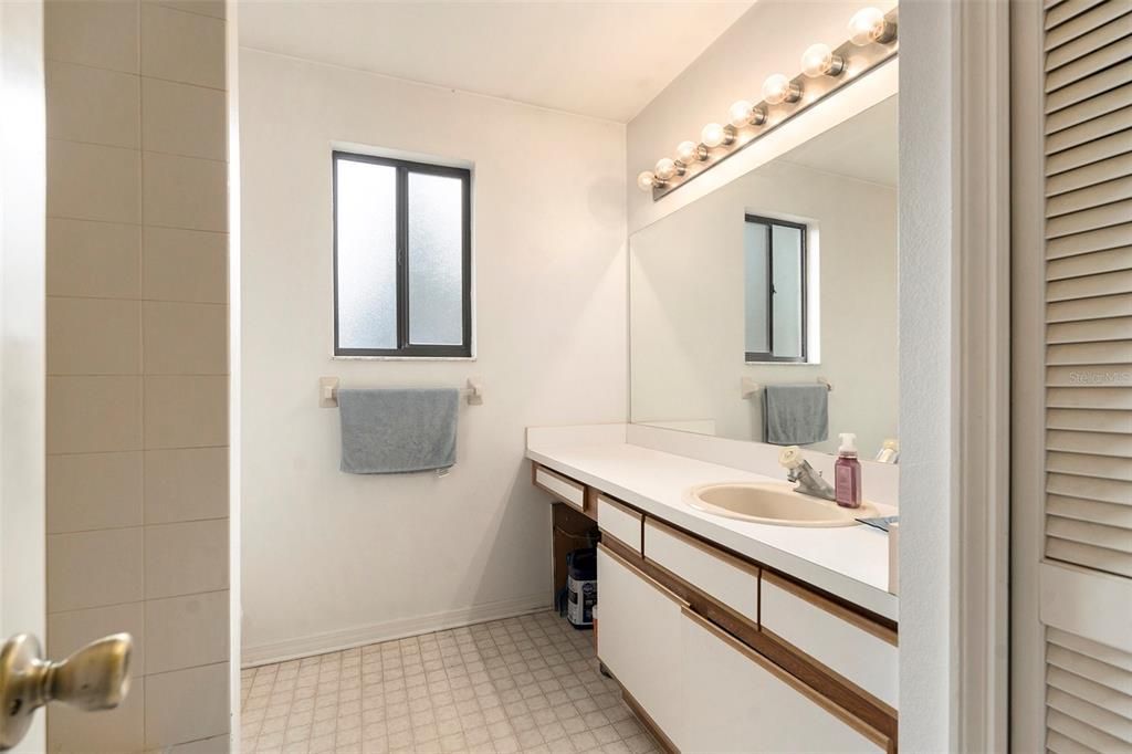 For Sale: $320,000 (3 beds, 2 baths, 1672 Square Feet)