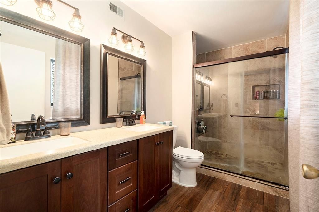 For Sale: $320,000 (3 beds, 2 baths, 1672 Square Feet)