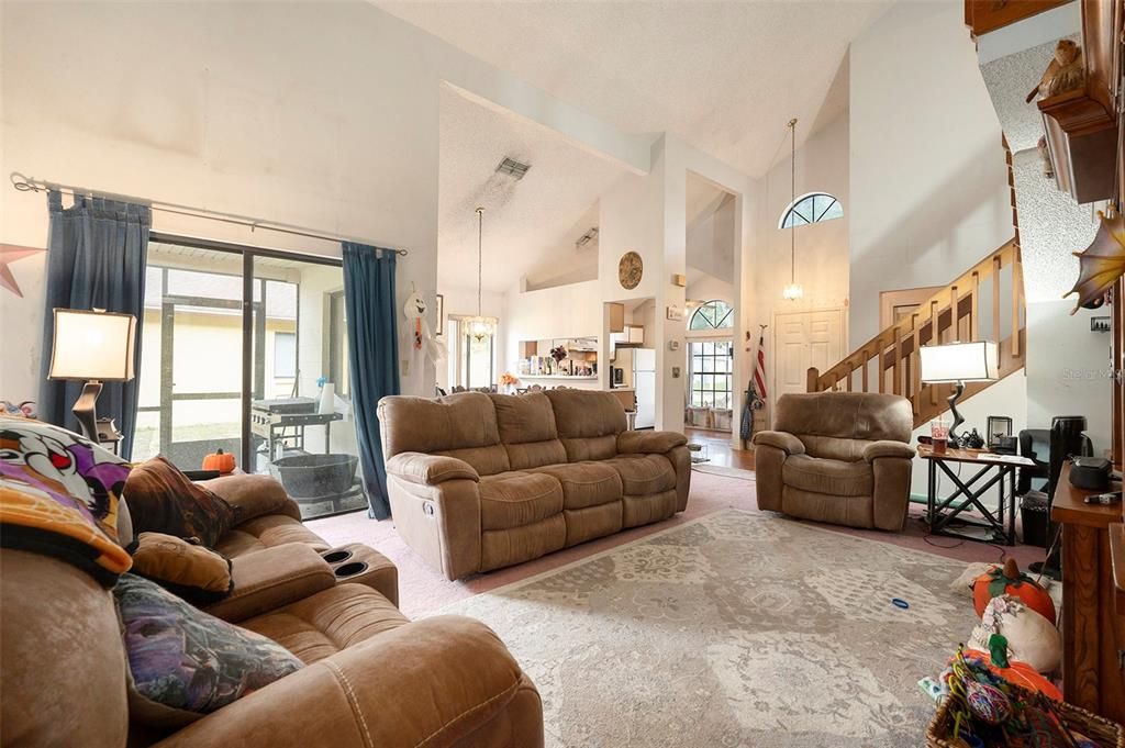 For Sale: $320,000 (3 beds, 2 baths, 1672 Square Feet)