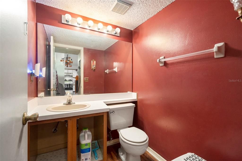 For Sale: $320,000 (3 beds, 2 baths, 1672 Square Feet)