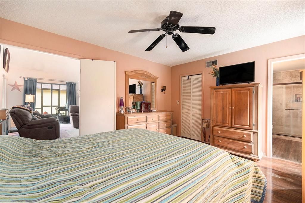 For Sale: $320,000 (3 beds, 2 baths, 1672 Square Feet)