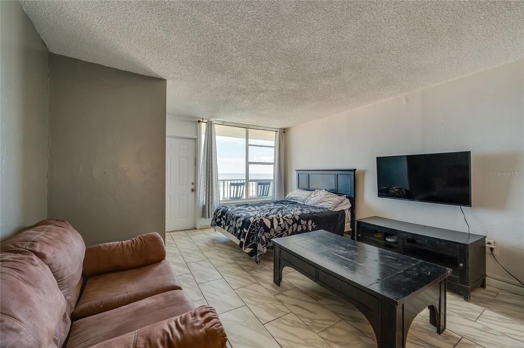 待售: $135,000 (0 贝兹, 1 浴室, 515 平方英尺)