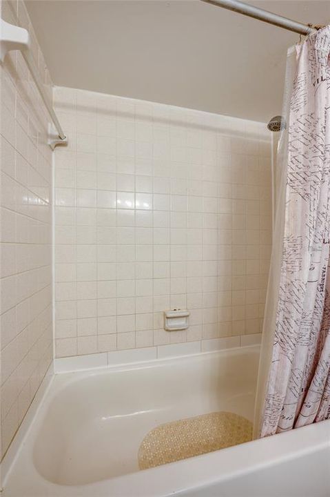 待售: $135,000 (0 贝兹, 1 浴室, 515 平方英尺)