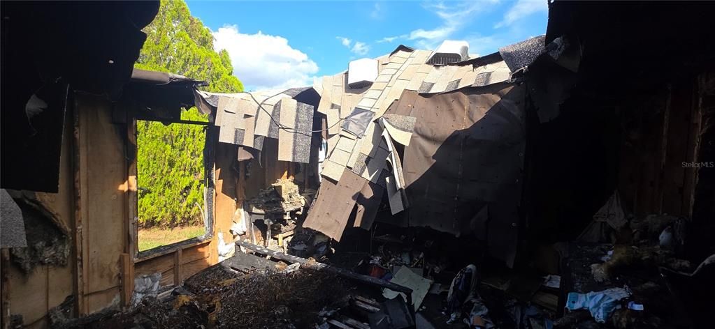 For Sale: $69,500 (2 beds, 2 baths, 869 Square Feet)