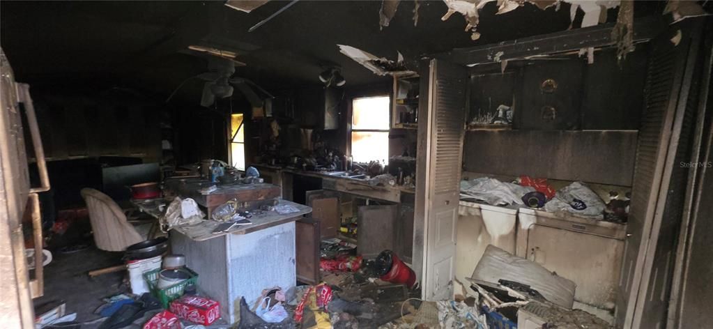 For Sale: $69,500 (2 beds, 2 baths, 869 Square Feet)