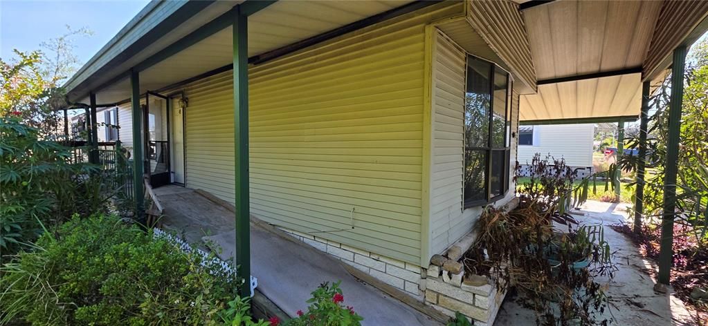 For Sale: $69,500 (2 beds, 2 baths, 869 Square Feet)