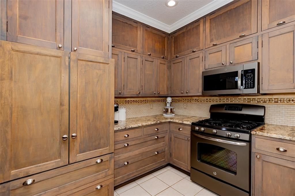 For Sale: $321,750 (3 beds, 3 baths, 1871 Square Feet)