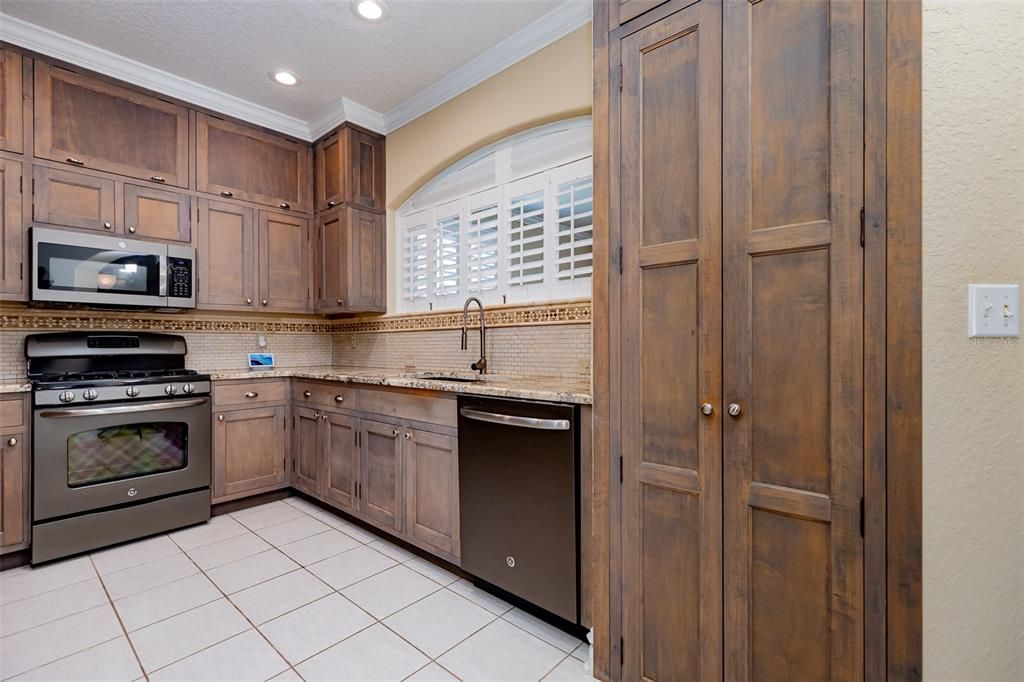 For Sale: $321,750 (3 beds, 3 baths, 1871 Square Feet)