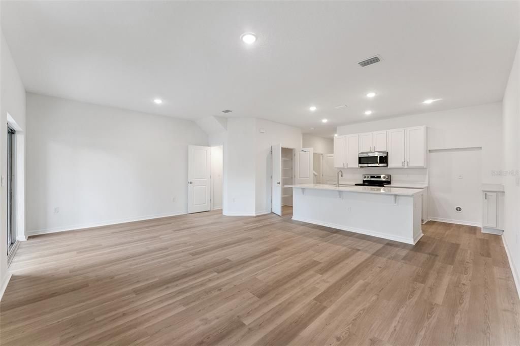 Activo con contrato: $259,999 (3 camas, 2 baños, 1657 Pies cuadrados)