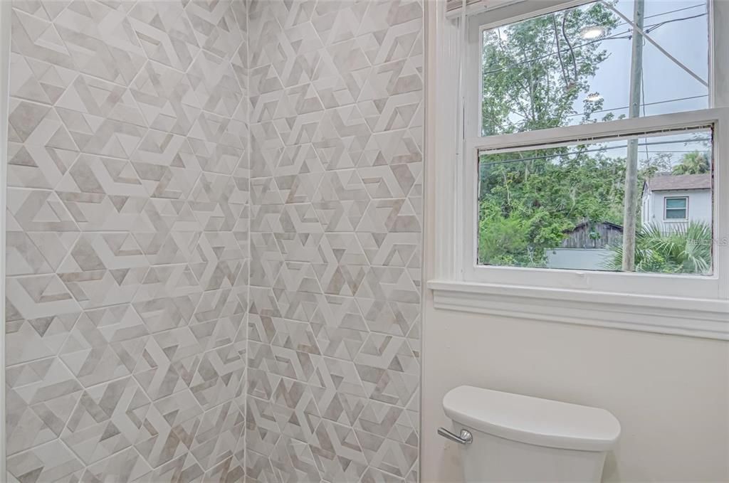 出租: $1,750 (2 贝兹, 1 浴室, 750 平方英尺)