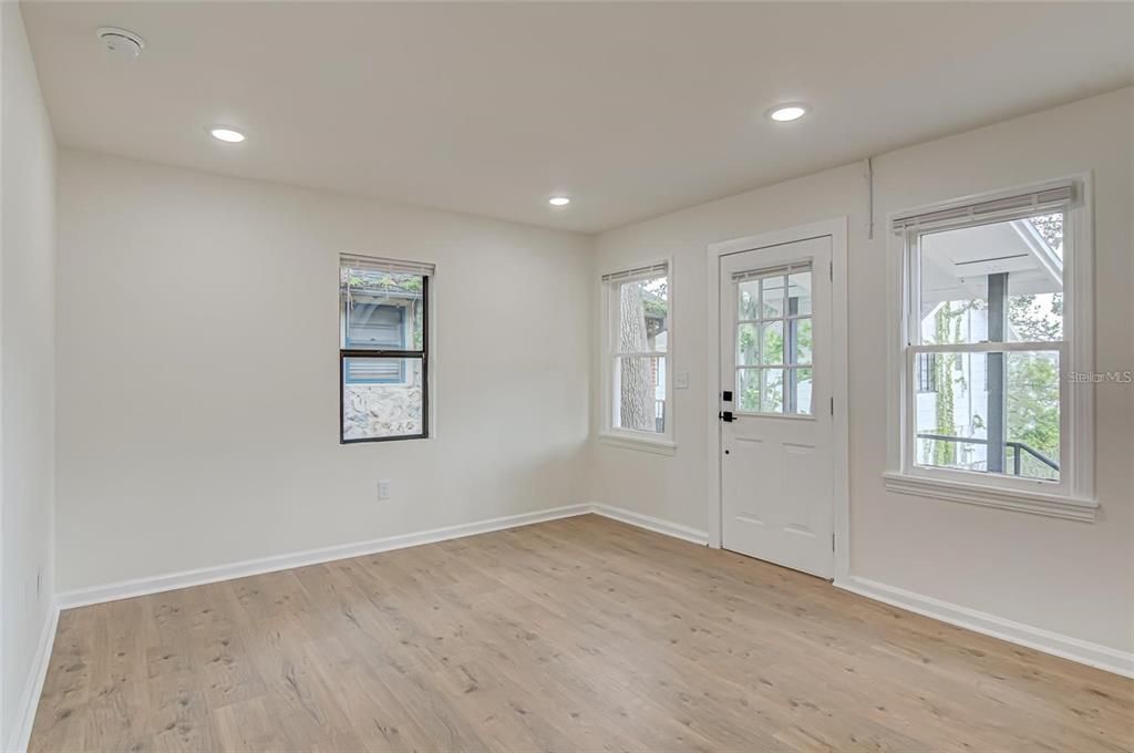 出租: $1,750 (2 贝兹, 1 浴室, 750 平方英尺)