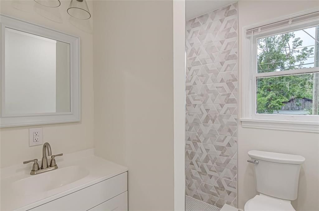 出租: $1,750 (2 贝兹, 1 浴室, 750 平方英尺)