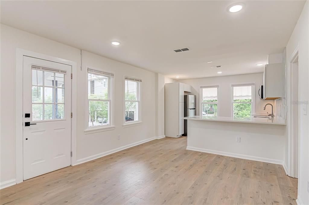 出租: $1,750 (2 贝兹, 1 浴室, 750 平方英尺)